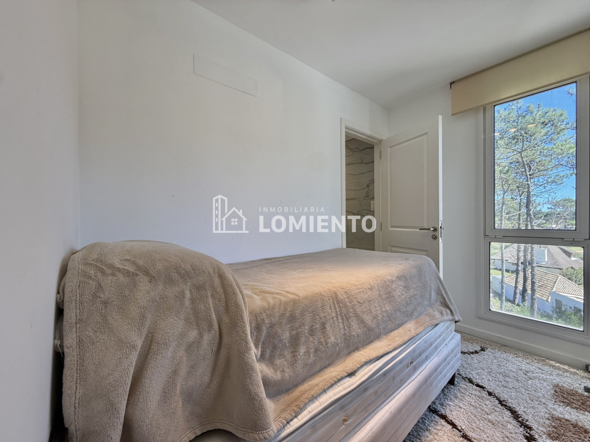 Apartamento ID.1812 - Venta- alquiler anual apartamento 3 dormitorios y Servicio Edificio Poseidon Laguna 