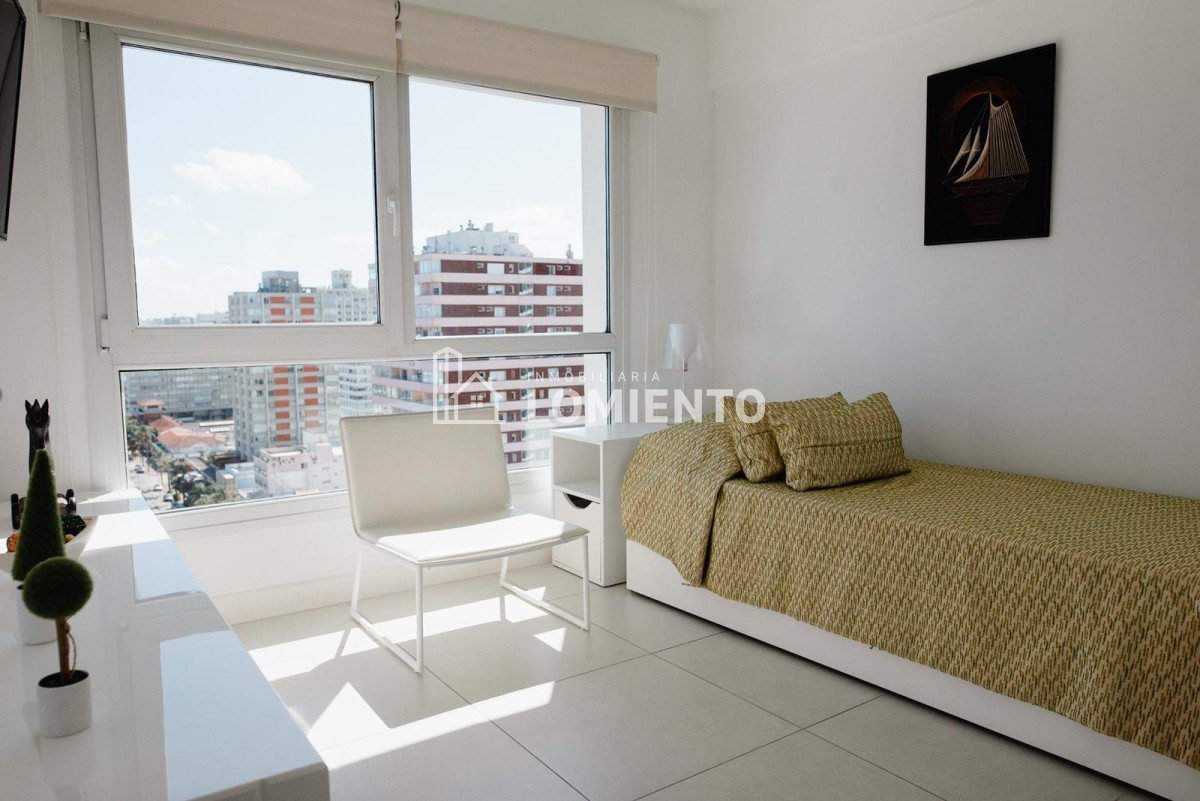 Apartamento ID.1066 - Alquiler anual-temporada apartamento 2 dormitorios Lux Tower 