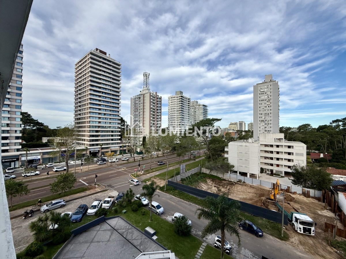 Apartamento ID.1826 - Venta- alquiler anual amplio apartamento de 1 dormitorio Torre Punta del Este