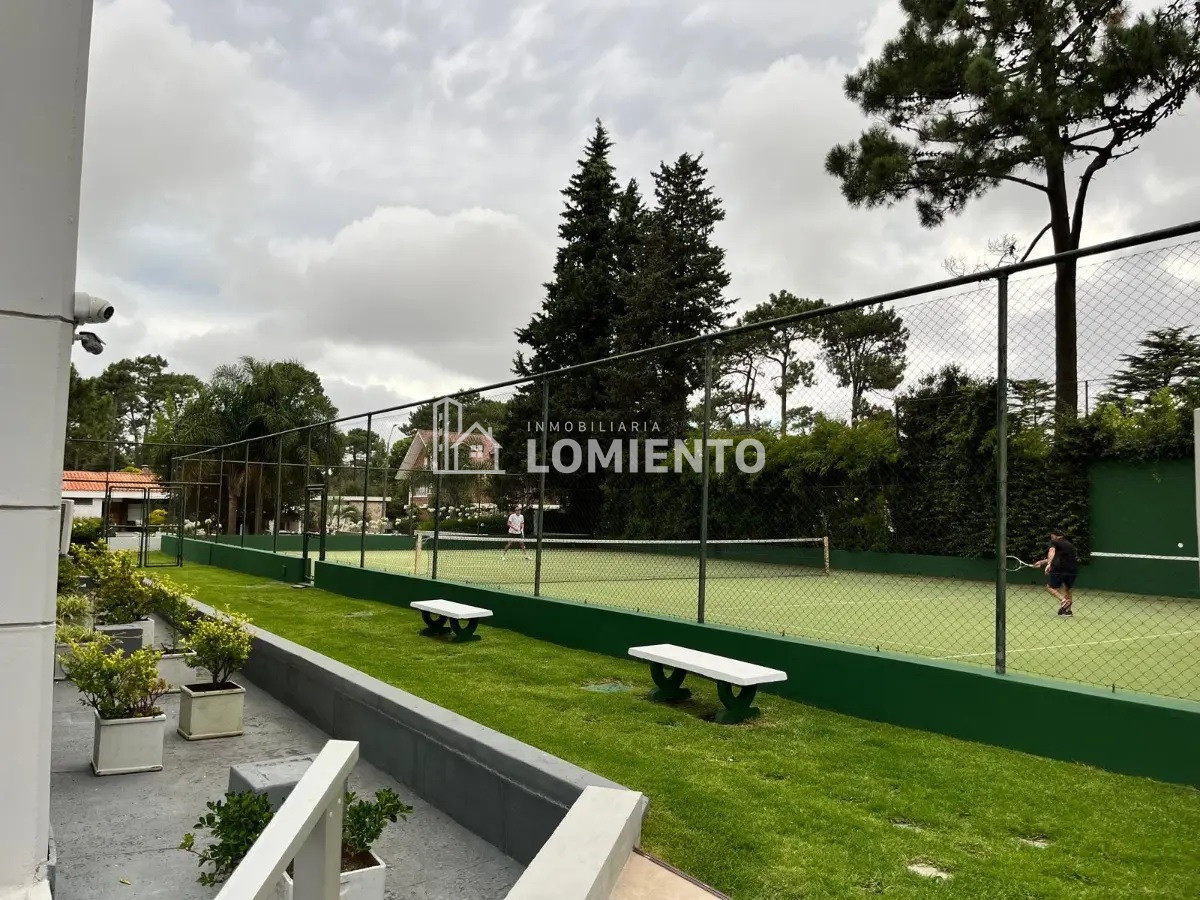 Apartamento ID.1826 - Venta- alquiler anual amplio apartamento de 1 dormitorio Torre Punta del Este