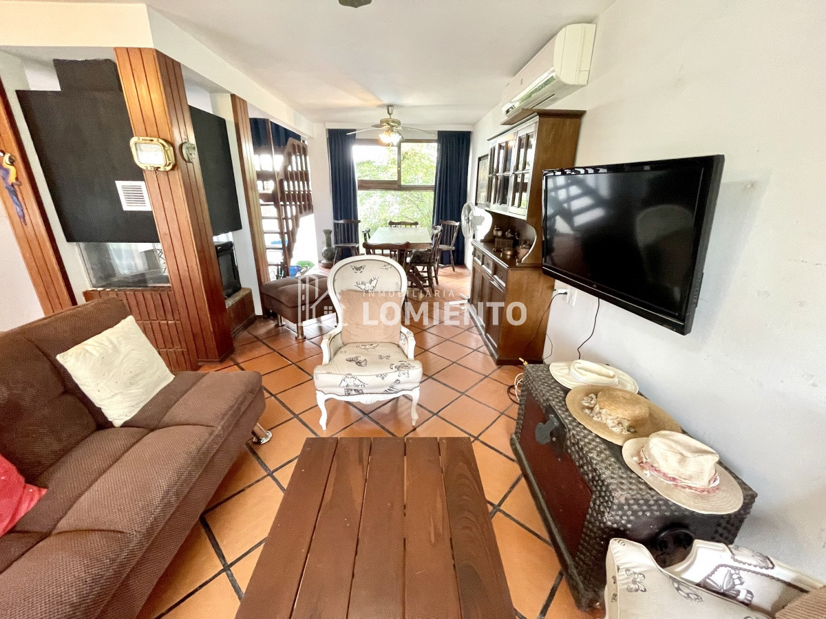 Apartamento ID.1132 - Venta-alquiler temporada apartamento de 4 dormitorios complejo Green Grass