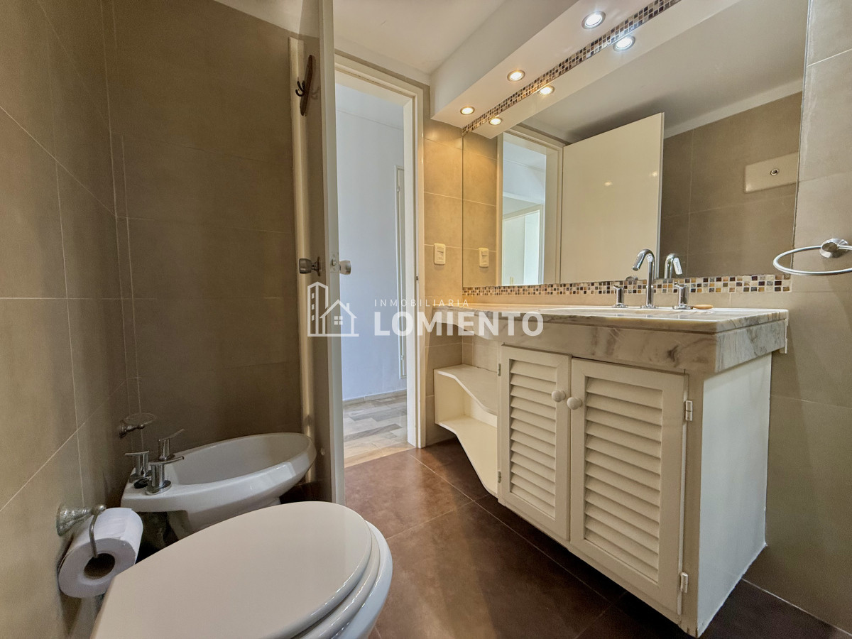 Apartamento ID.1650 - Oportunidad venta- alquiler anual apartamento 3 dormitorios y servicio Edificio Parquemar Center