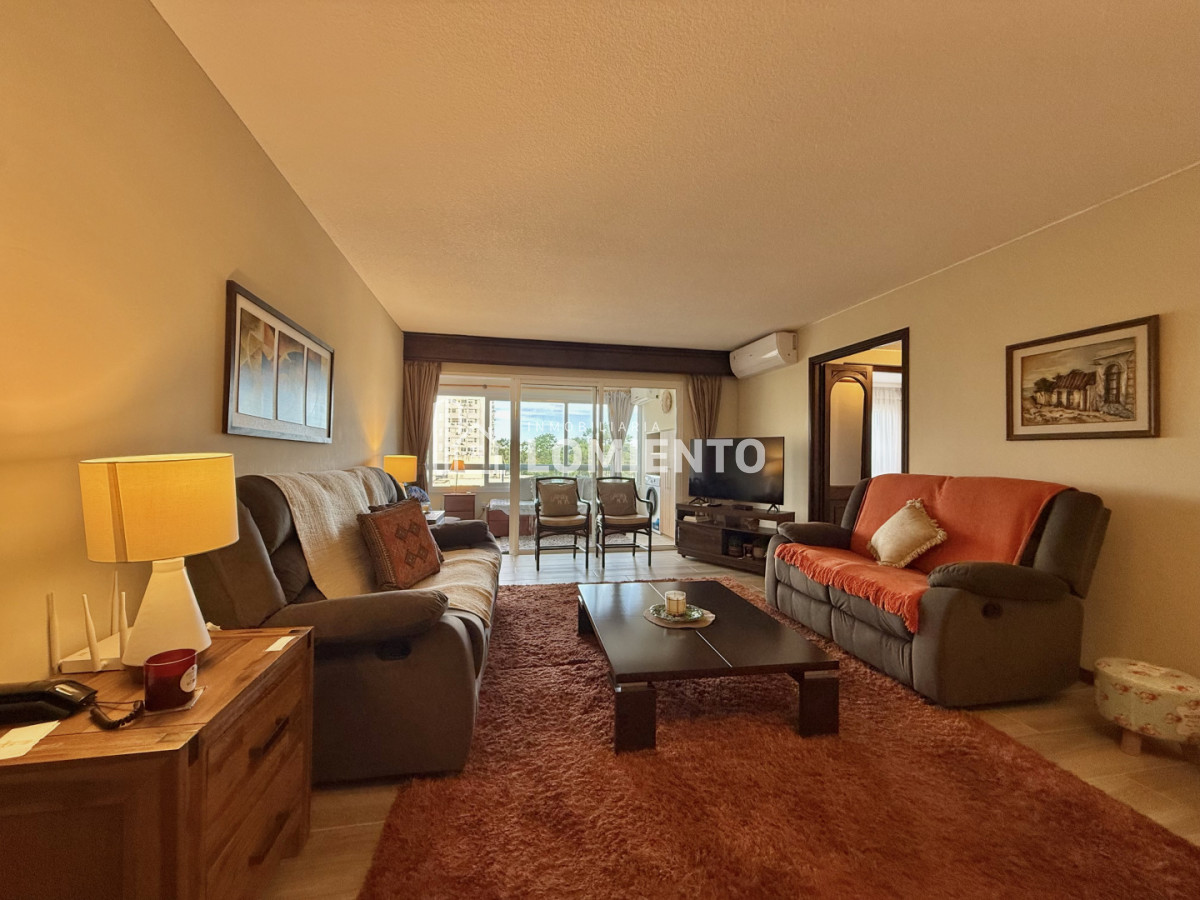 Apartamento ID.1826 - Venta- alquiler anual amplio apartamento de 1 dormitorio Torre Punta del Este