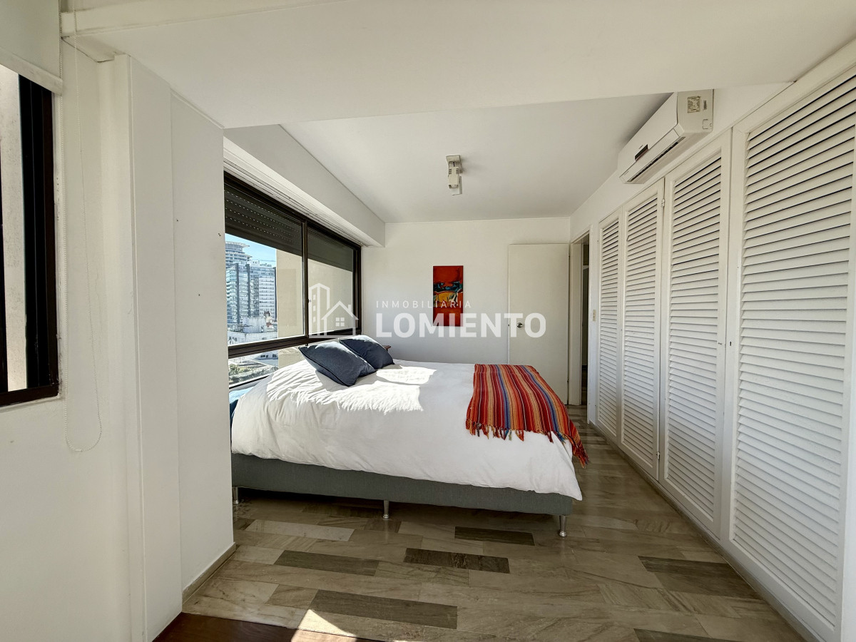 Apartamento ID.1650 - Oportunidad venta- alquiler anual apartamento 3 dormitorios y servicio Edificio Parquemar Center