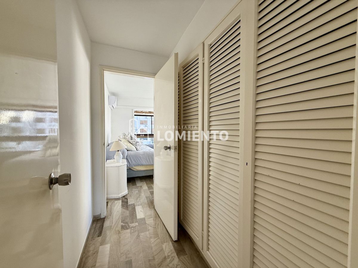 Apartamento ID.1650 - Oportunidad venta- alquiler anual apartamento 3 dormitorios y servicio Edificio Parquemar Center