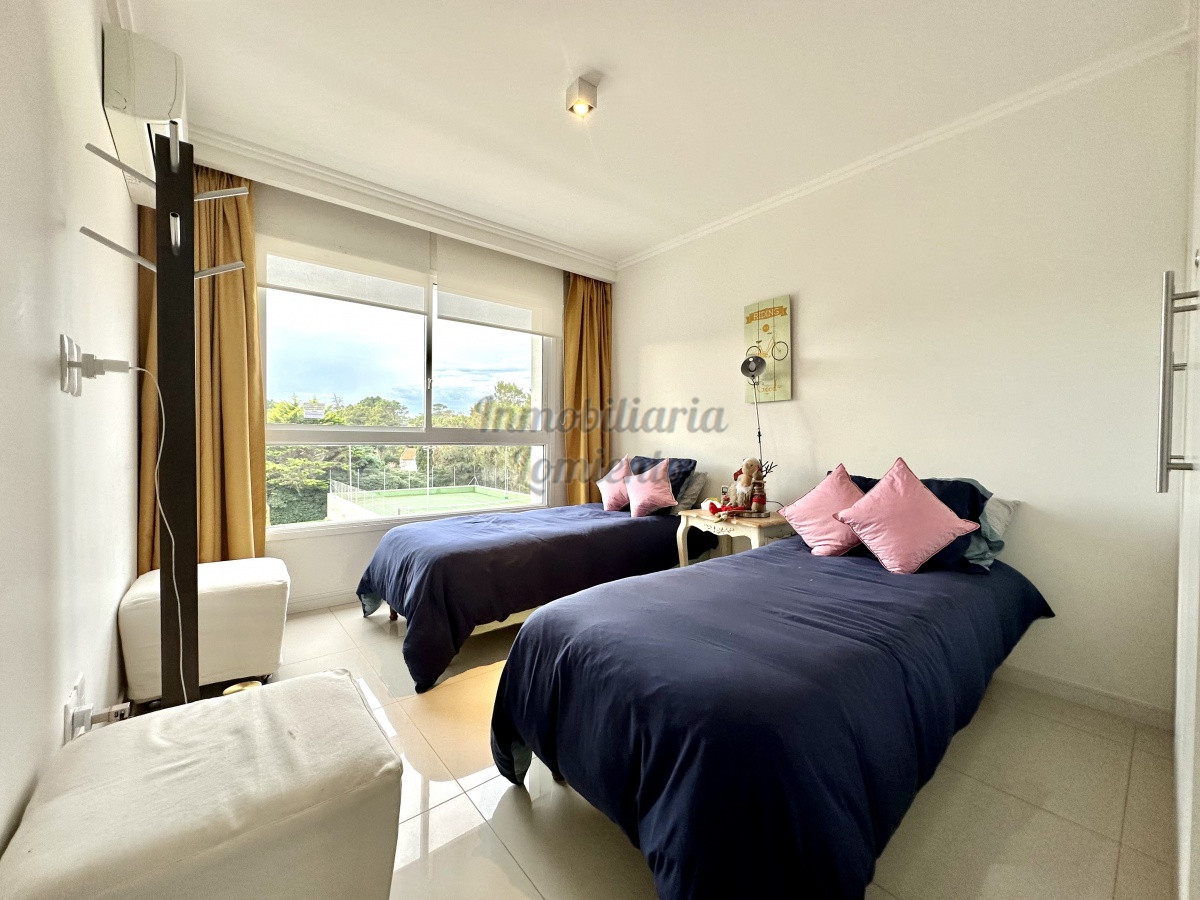 Apartamento ID.1395 - Venta- alquiler temporada apartamento 2 dormitorios con vista al mar Edificio Cruceros