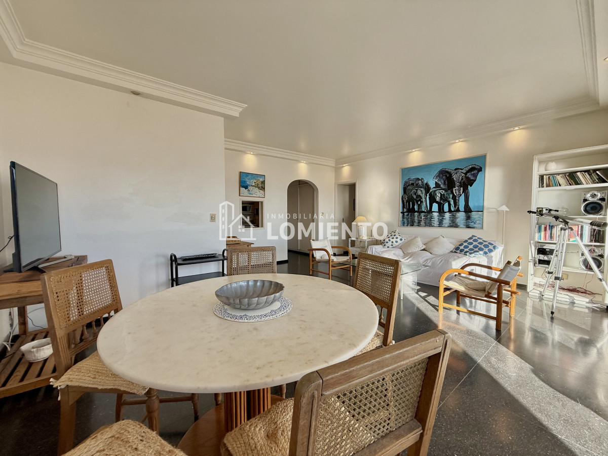 Apartamento ID.820 - Venta apartamento 2 dormitorios y servicio Torre Vanguardia