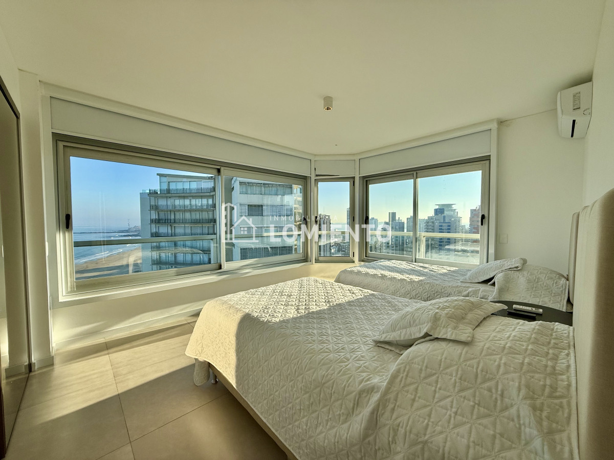 Apartamento ID.1663 - Venta exclusivo apartamento 4 dormitorios Playa Brava 