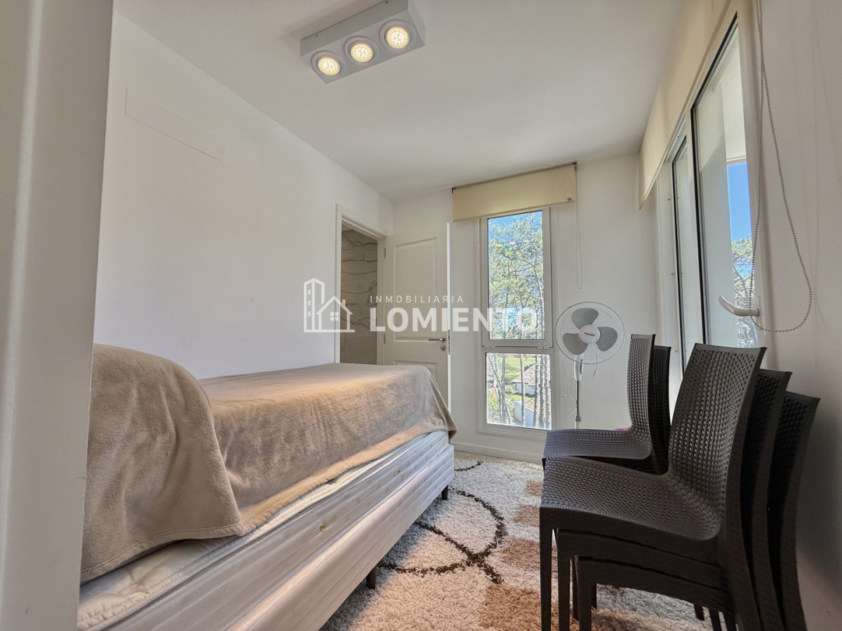 Apartamento ID.1812 - Venta- alquiler anual apartamento 3 dormitorios y Servicio Edificio Poseidon Laguna 