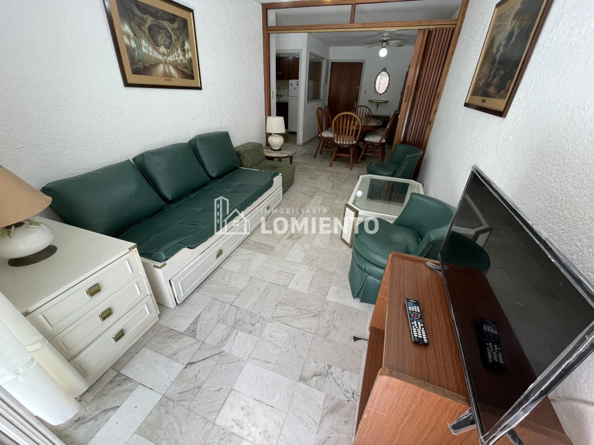 Apartamento ID.1300 - Venta apartamento 1 dormitorio y medio Zona Península 
