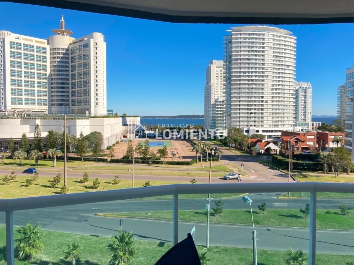 Apartamento ID.258 - Alquiler anual-temporada 2 dormitorios y servicio, edificio Casino Tower