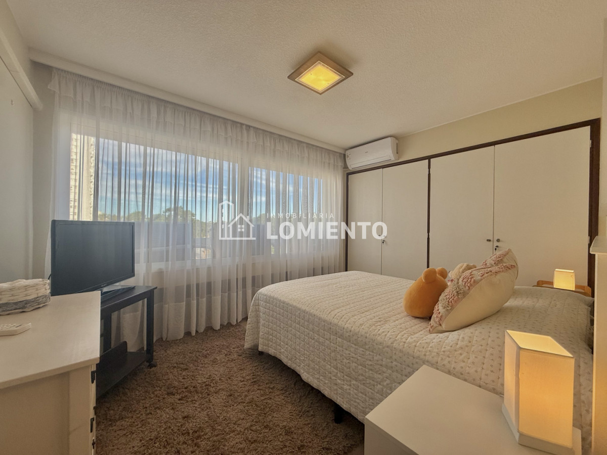 Apartamento ID.1826 - Venta- alquiler anual amplio apartamento de 1 dormitorio Torre Punta del Este