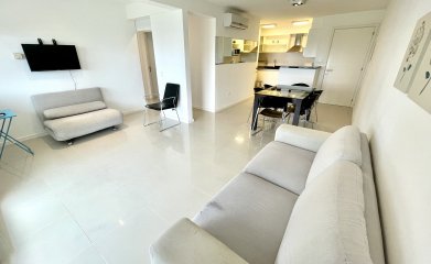 Venta apartamento dos dormitorios en zona Brava, a 100 mts. del mar