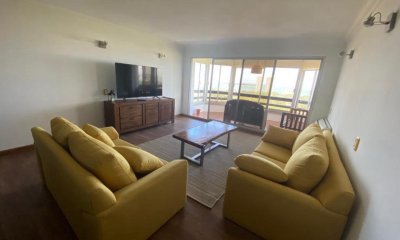 Venta apartamento 3 dormitorios y servicio Edificio Bora Bora