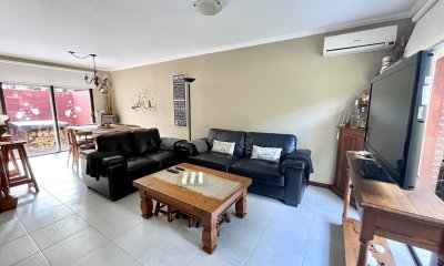 Venta apartamento tipo casa 3 dormitorios próximo a Roosevelt