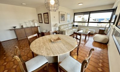Venta apartamento 2 dormitorios y servicio en Península