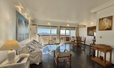 Venta apartamento 2 dormitorios y servicio Torre Vanguardia
