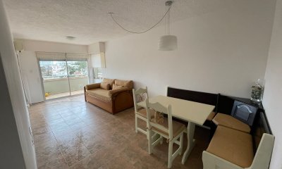 Venta apartamento 1 dormitorio con terraza y cochera zona Aidy Grill