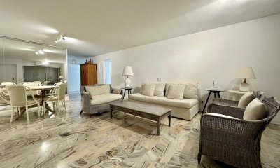Venta-alquiler anual apartamento 3 dormitorios y servicio Zona Peninsula con vista al Puerto