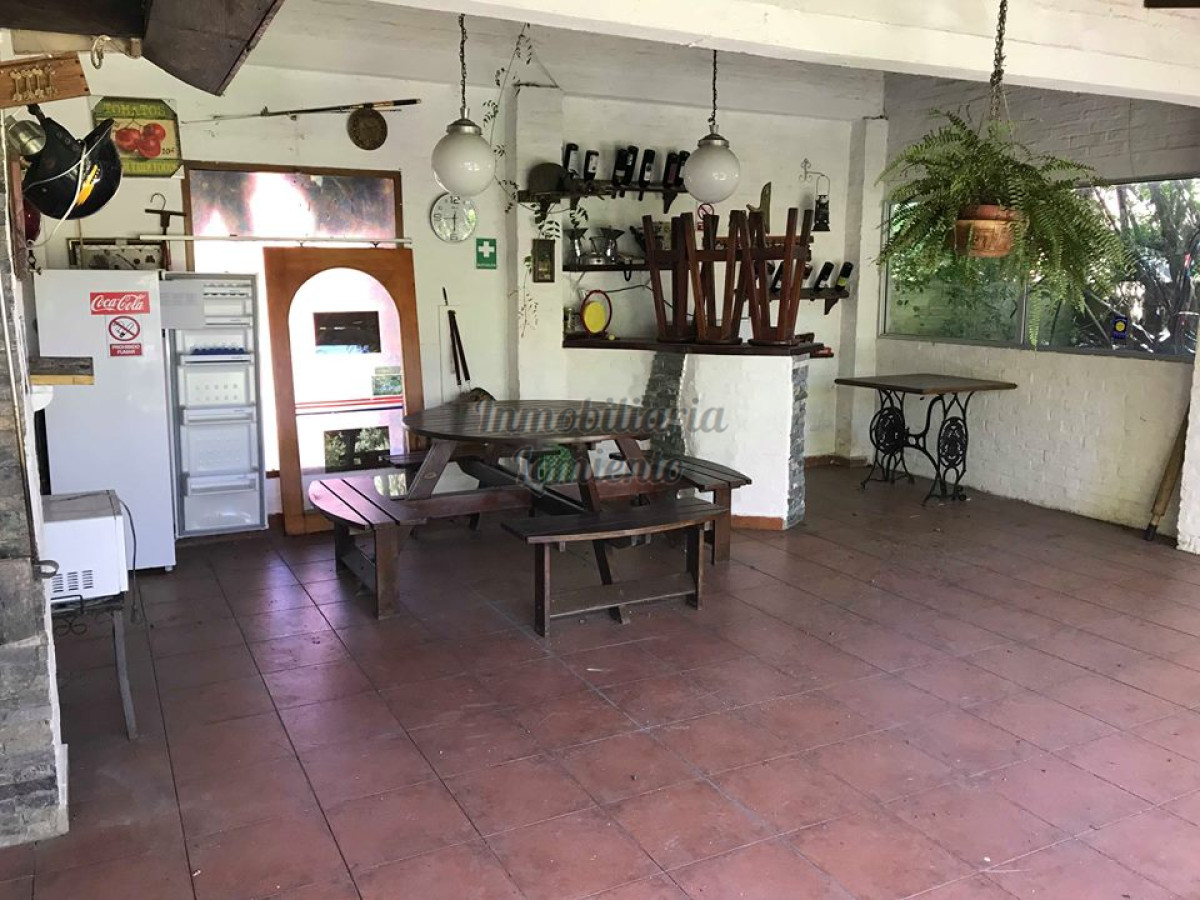Casa ID.600 - Alquiler anual / venta casa 4 dormitorios y 3 baños, zona colegios 