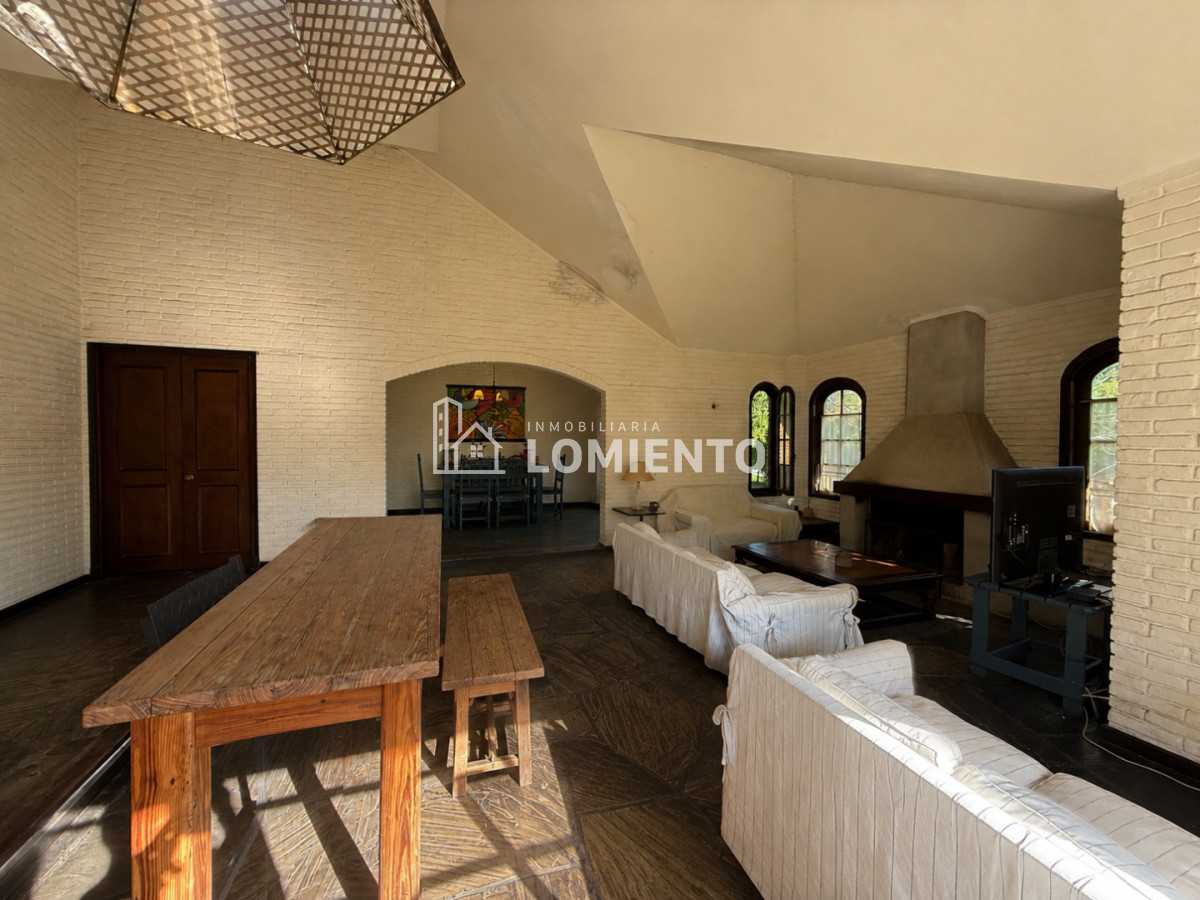 Casa ID.1852 - Oportunidad Venta Casa 4 dormitorios en Barrio Jardines de Cordoba