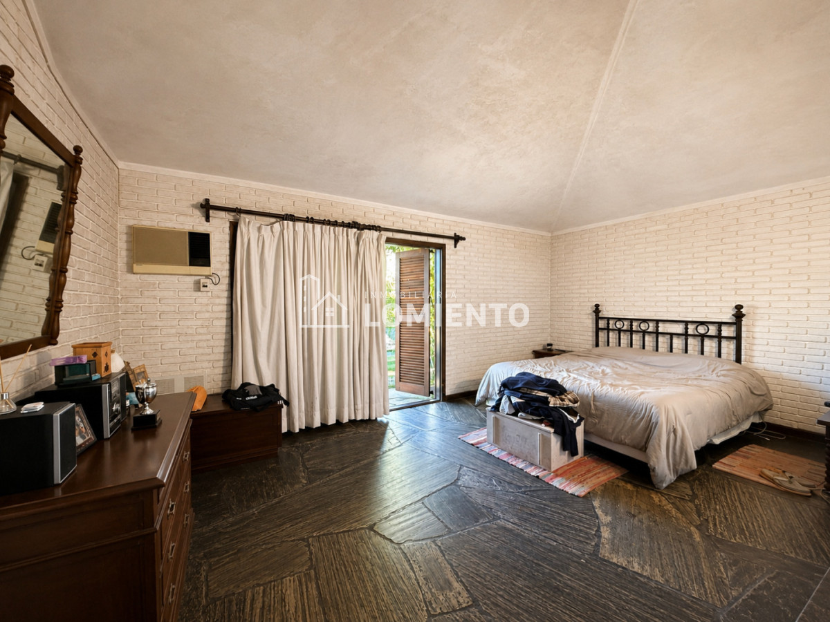 Casa ID.1852 - Oportunidad Venta Casa 4 dormitorios en Barrio Jardines de Cordoba