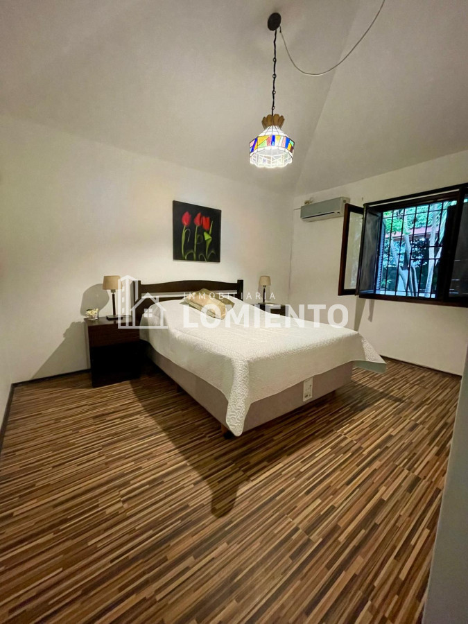 Casa ID.600 - Alquiler anual / venta casa 4 dormitorios y 3 baños, zona colegios 