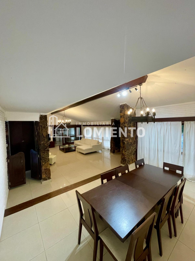 Casa ID.600 - Alquiler anual / venta casa 4 dormitorios y 3 baños, zona colegios 