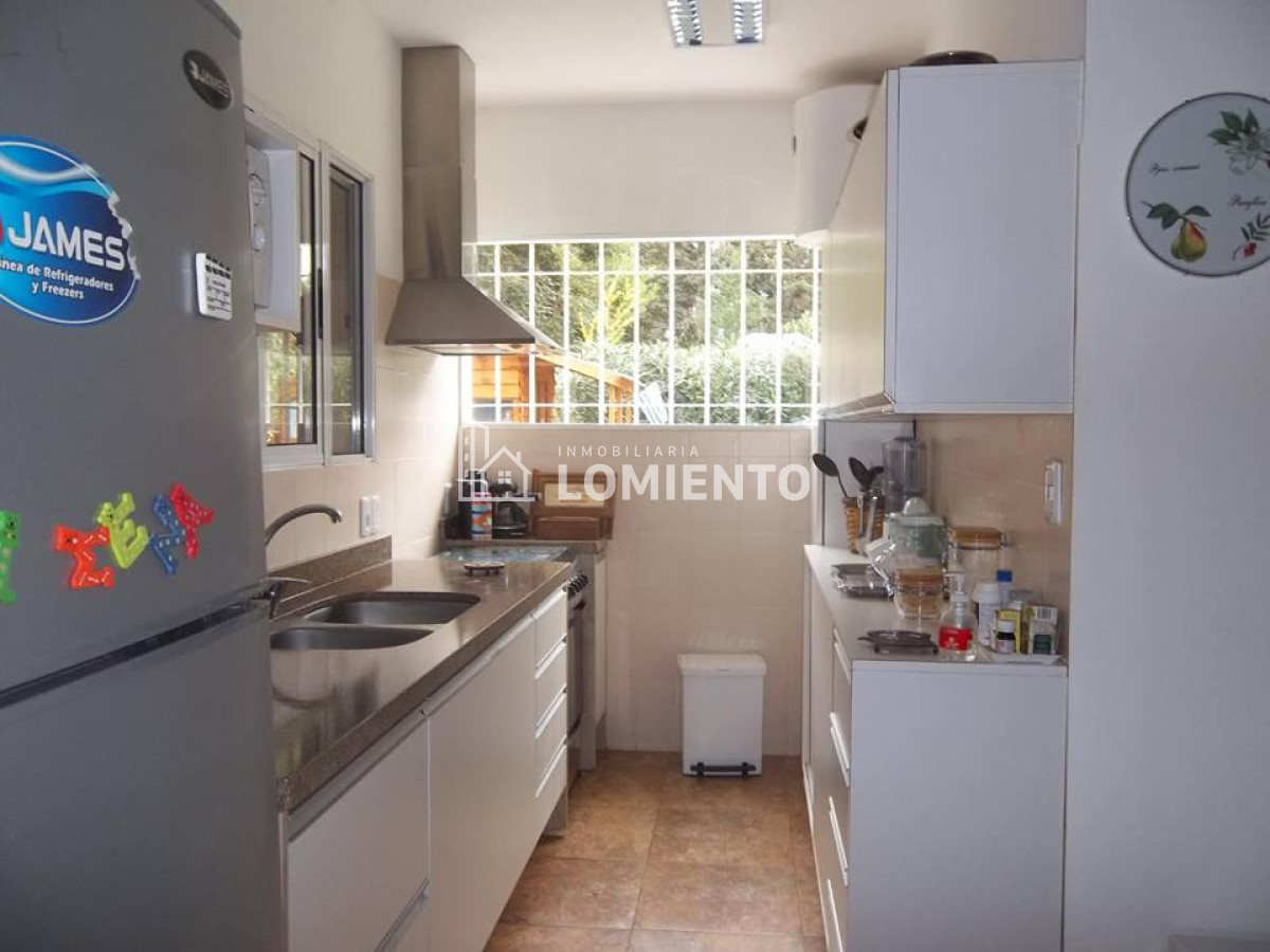 Casa ID.681 - Alquiler anual casa 3 dormitorios barrio cantegril 