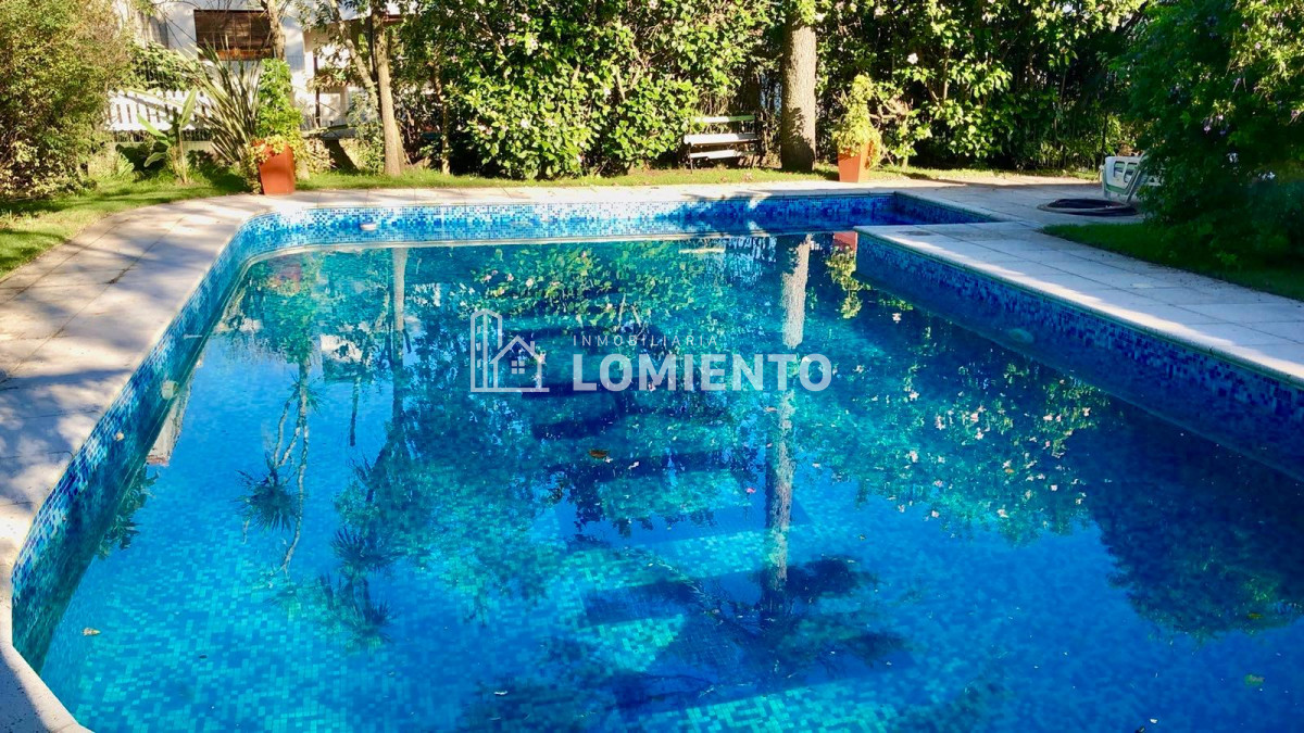 Casa ID.600 - Alquiler anual / venta casa 4 dormitorios y 3 baños, zona colegios 