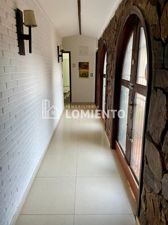 Casa ID.600 - Alquiler anual / venta casa 4 dormitorios y 3 baños, zona colegios 