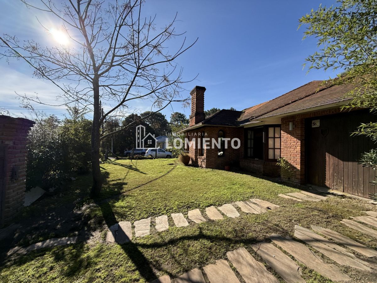 Casa ID.1852 - Oportunidad Venta Casa 4 dormitorios en Barrio Jardines de Cordoba