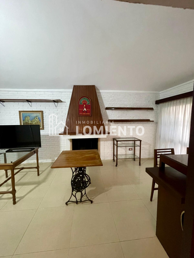 Casa ID.600 - Alquiler anual / venta casa 4 dormitorios y 3 baños, zona colegios 