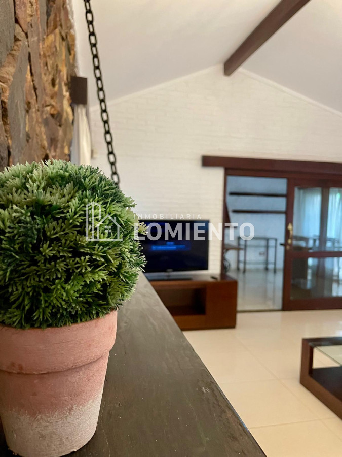 Casa ID.600 - Alquiler anual / venta casa 4 dormitorios y 3 baños, zona colegios 