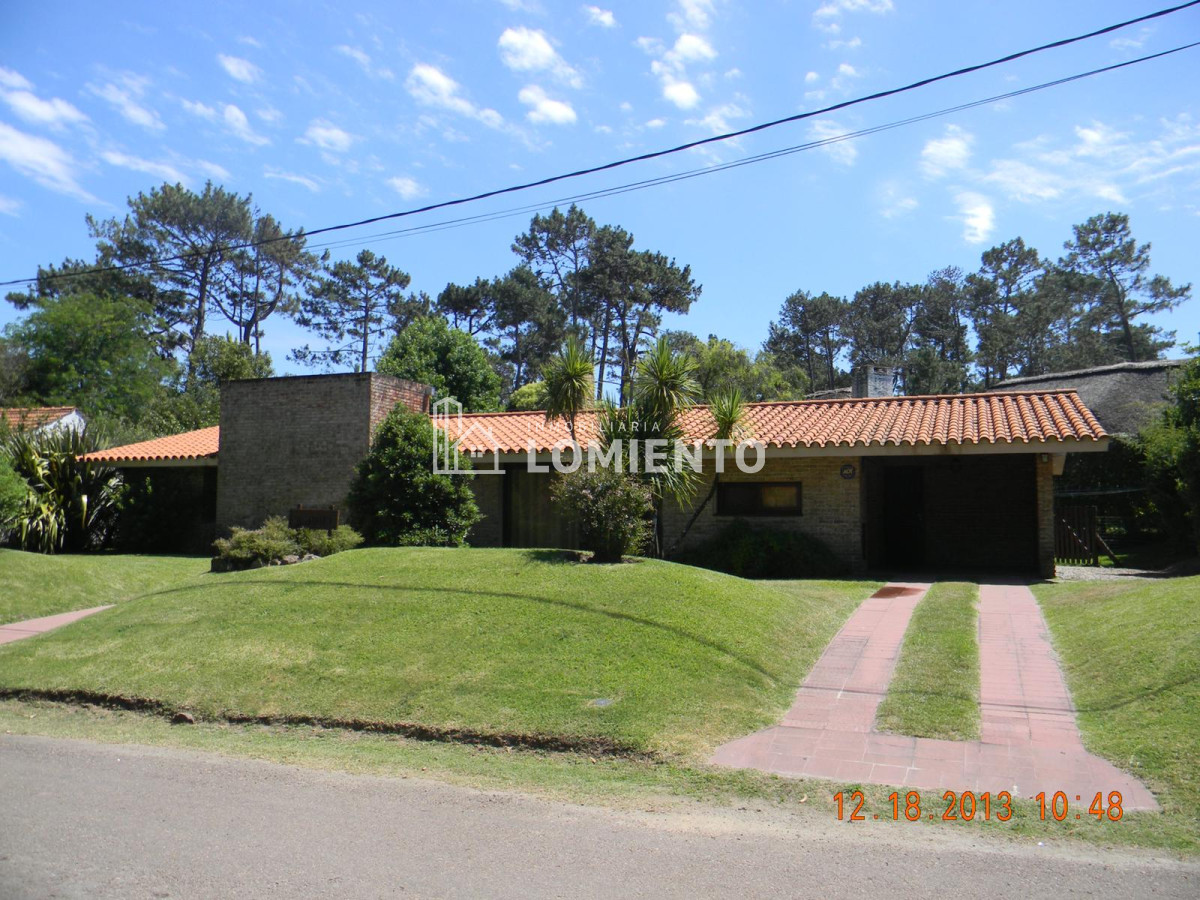 Casa ID.1080 - Venta Casa 4 Dormitorios en Pinares