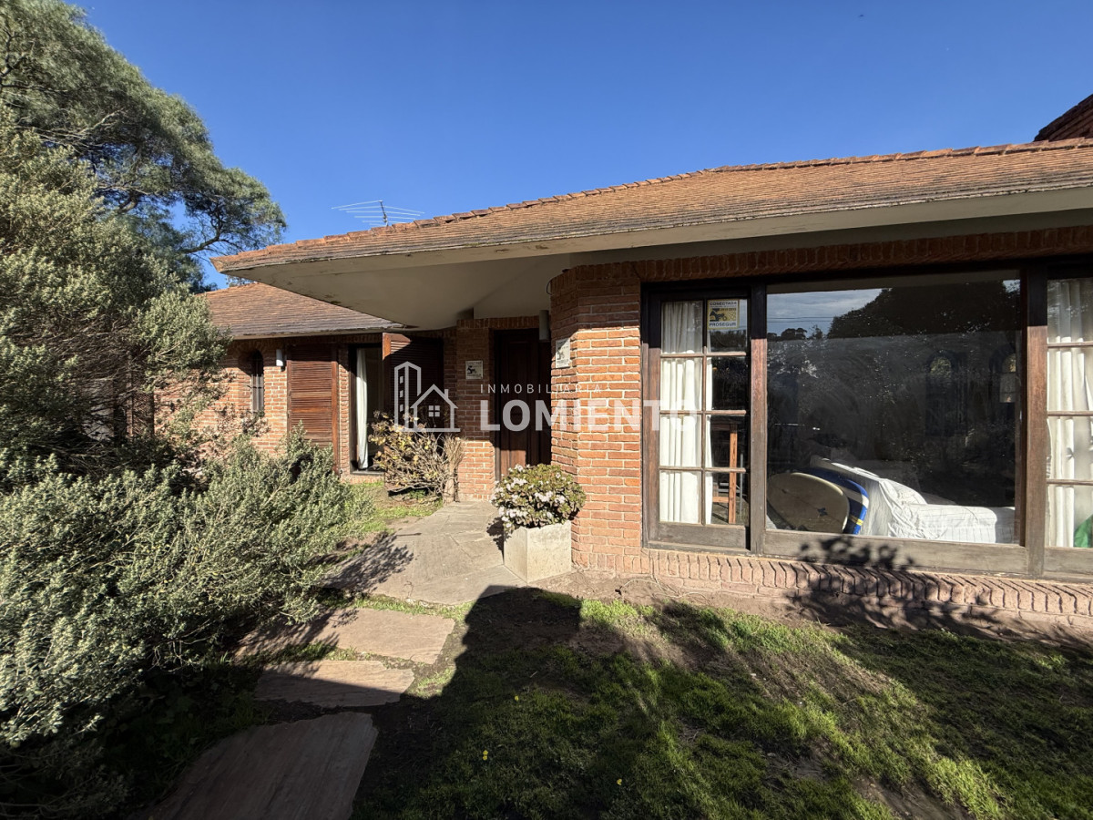 Casa ID.1852 - Oportunidad Venta Casa 4 dormitorios en Barrio Jardines de Cordoba