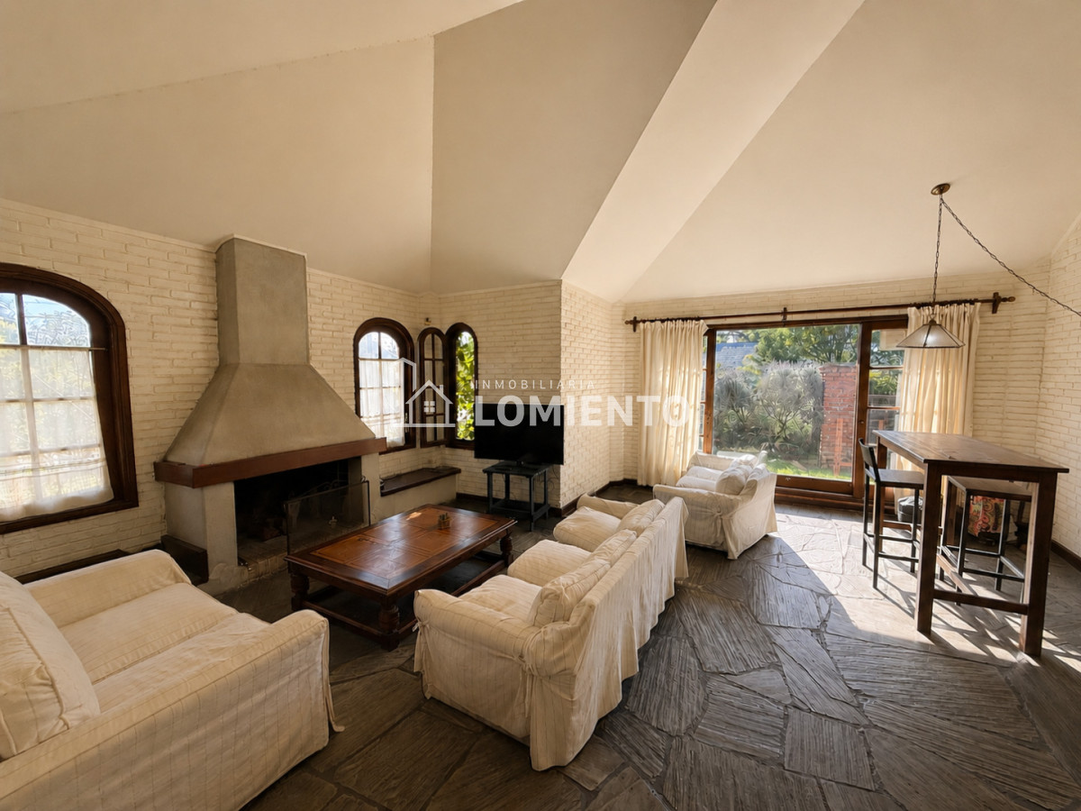 Casa ID.1852 - Oportunidad Venta Casa 4 dormitorios en Barrio Jardines de Cordoba