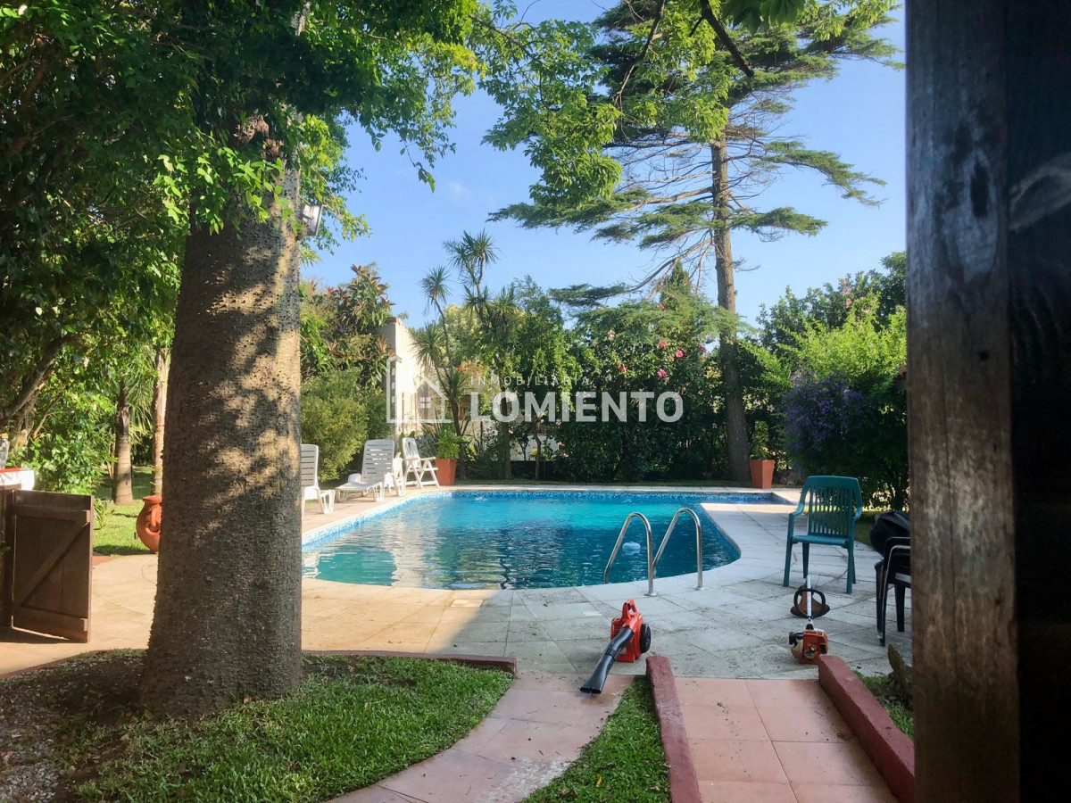 Casa ID.600 - Alquiler anual / venta casa 4 dormitorios y 3 baños, zona colegios 