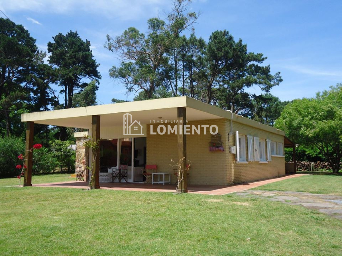 Casa ID.681 - Alquiler anual casa 3 dormitorios barrio cantegril 