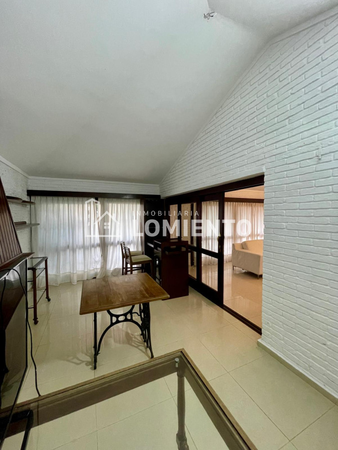 Casa ID.600 - Alquiler anual / venta casa 4 dormitorios y 3 baños, zona colegios 