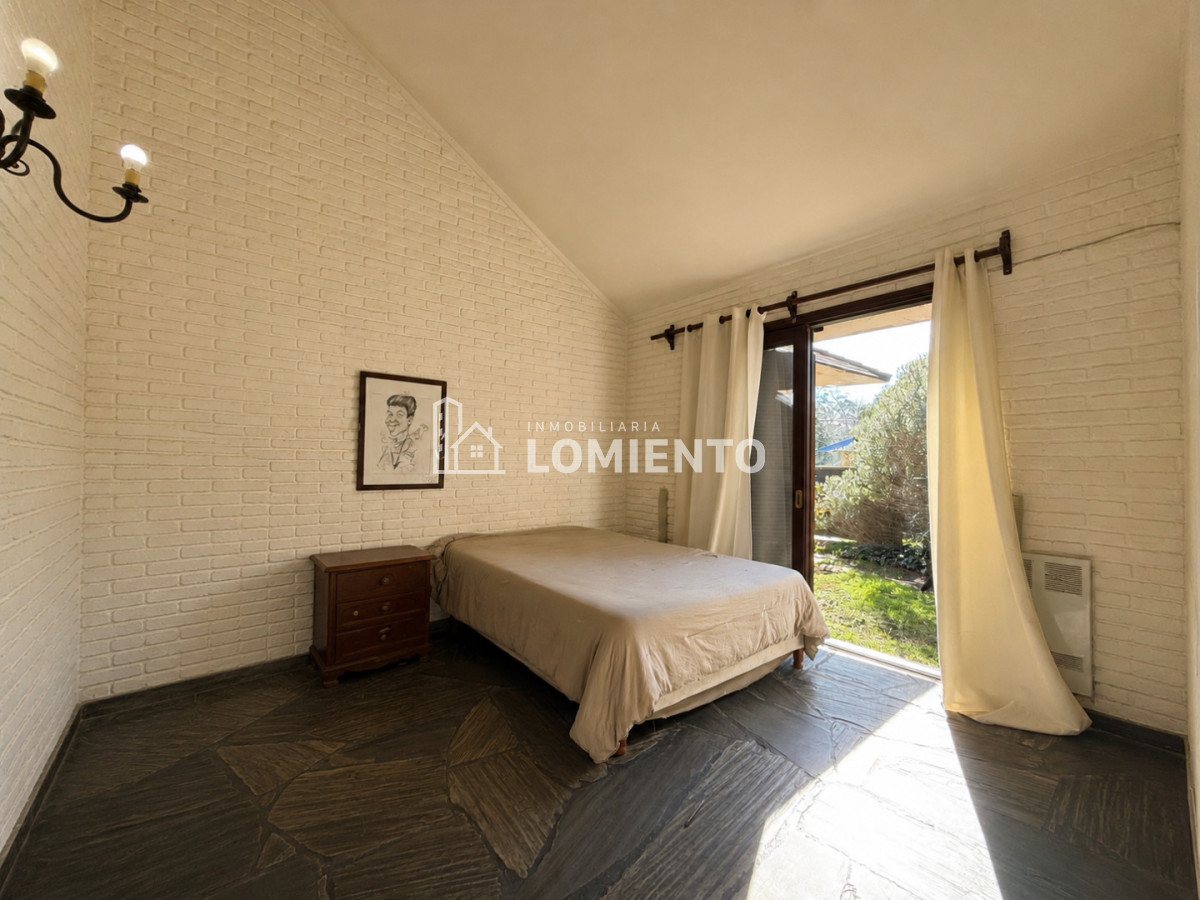 Casa ID.1852 - Oportunidad Venta Casa 4 dormitorios en Barrio Jardines de Cordoba