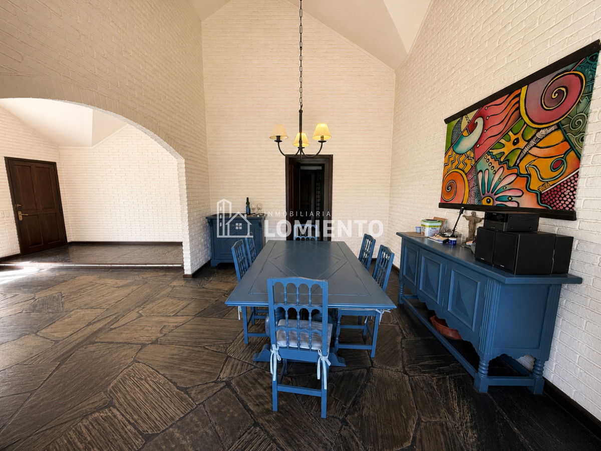Casa ID.1852 - Oportunidad Venta Casa 4 dormitorios en Barrio Jardines de Cordoba