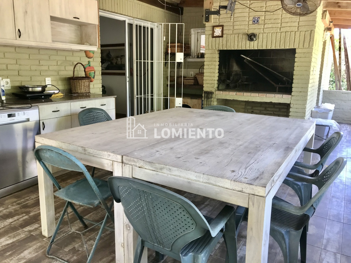 Casa ID.681 - Alquiler anual casa 3 dormitorios barrio cantegril 