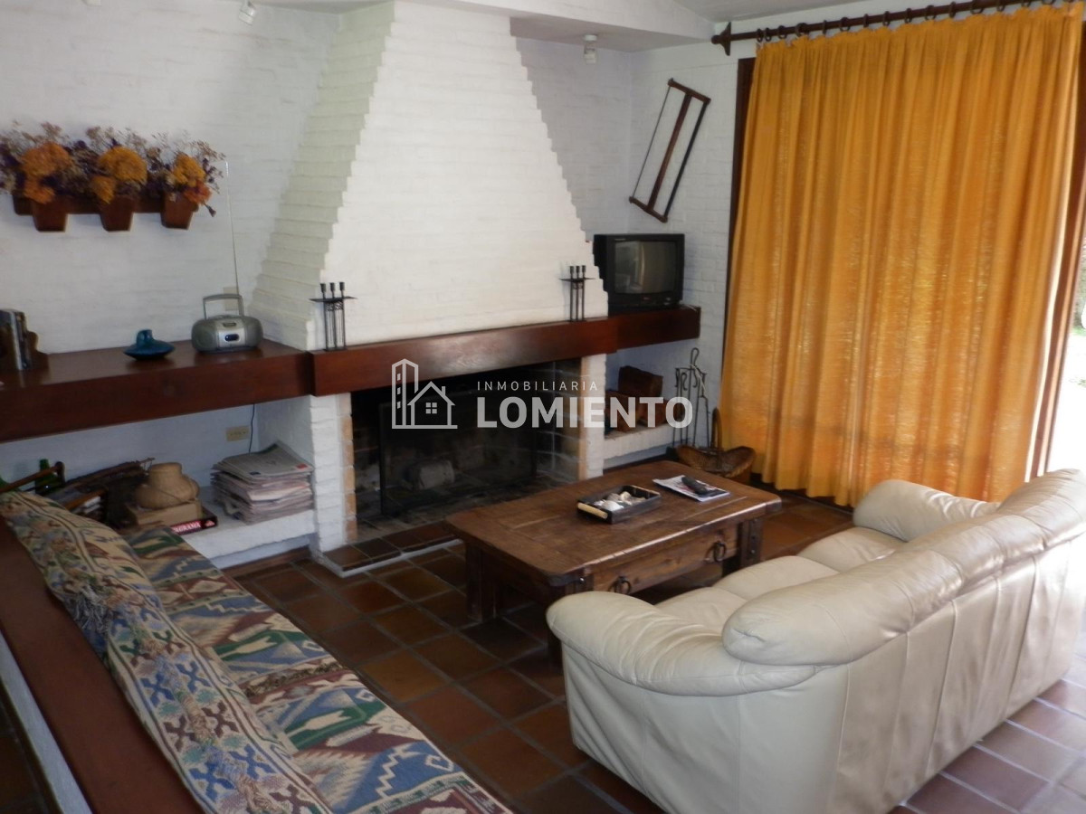 Casa ID.1080 - Venta Casa 4 Dormitorios en Pinares