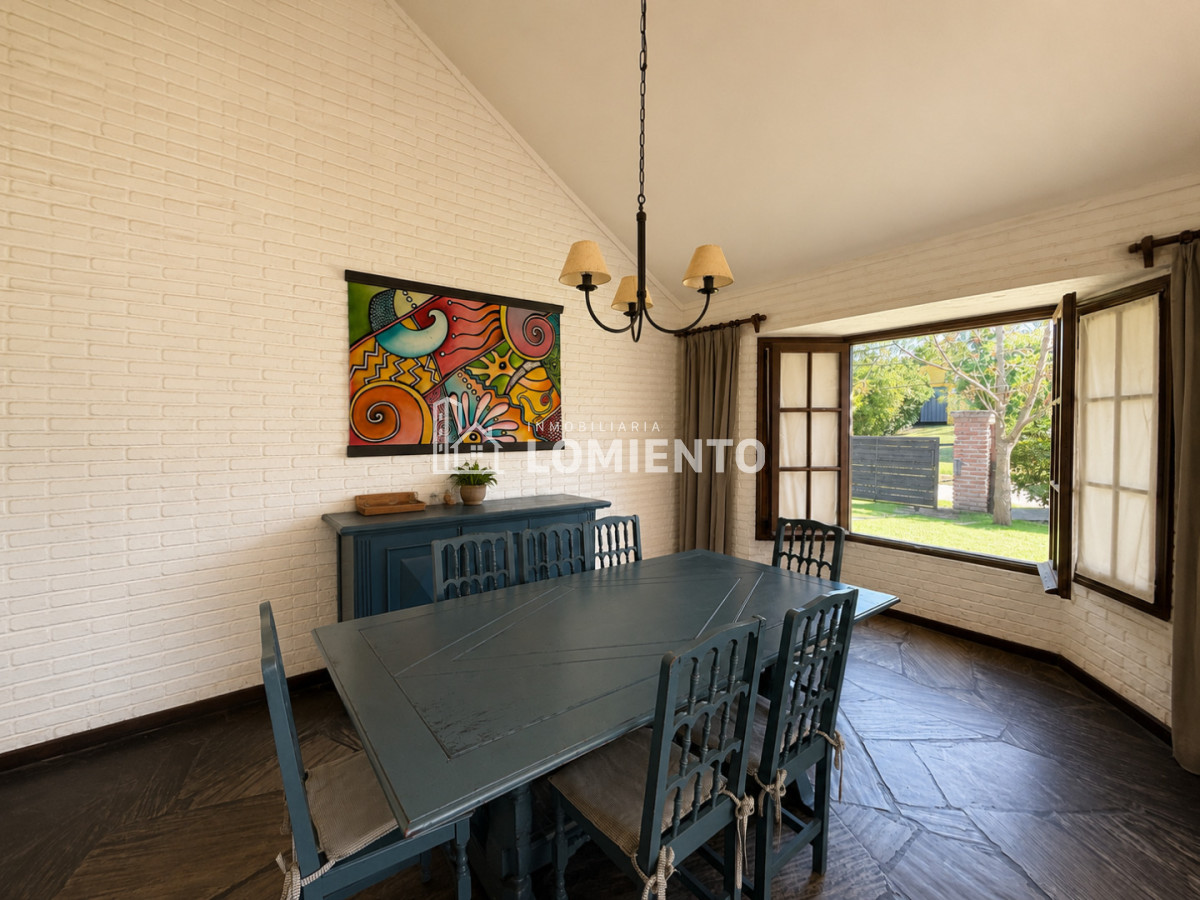 Casa ID.1852 - Oportunidad Venta Casa 4 dormitorios en Barrio Jardines de Cordoba