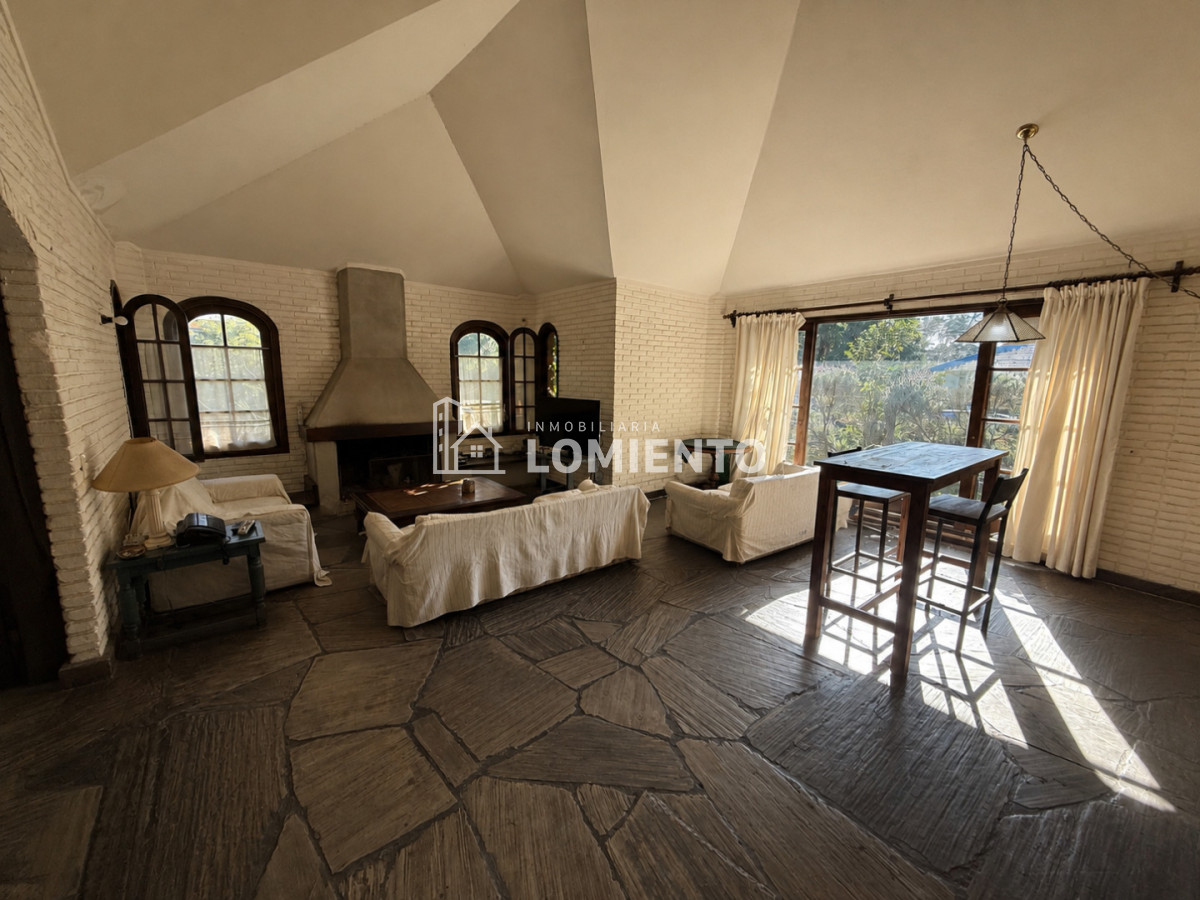 Casa ID.1852 - Oportunidad Venta Casa 4 dormitorios en Barrio Jardines de Cordoba
