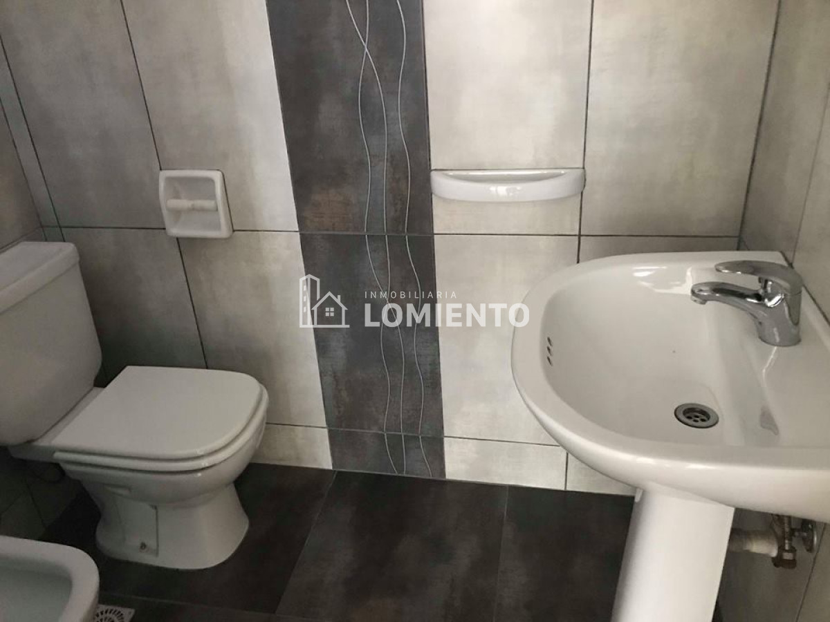 Local Comercial ID.666 - Alquiler anual local Centro de Maldonado
