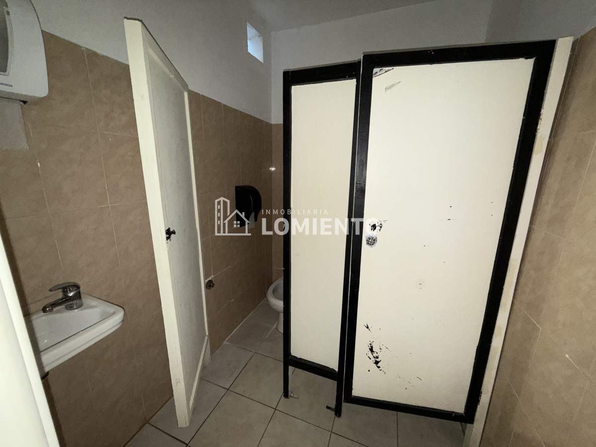 Local Comercial ID.1574 - Venta- Alquiler anual o temporada local a metros de Puerto Punta del Este