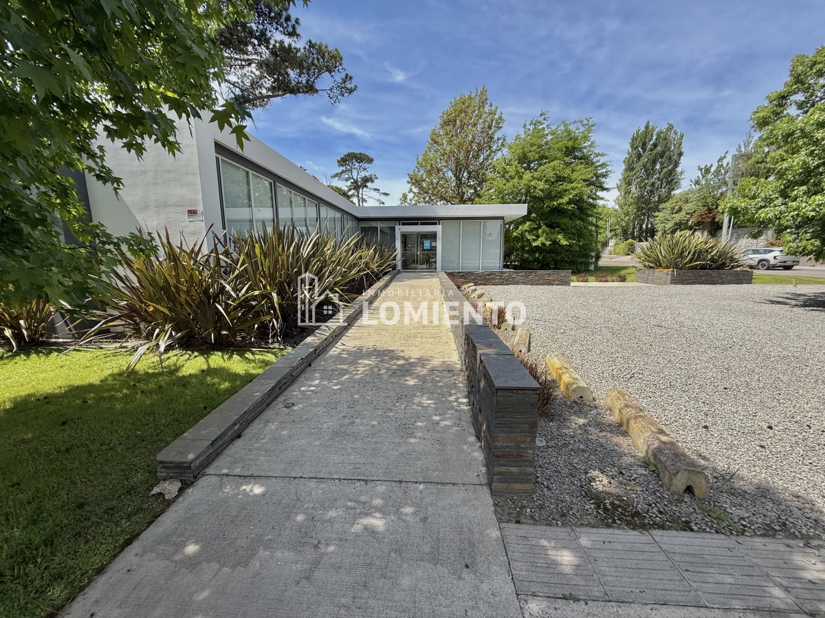 Local Comercial ID.1742 - Venta- alquiler anual Local Comercial sobre Av. Cordoba 