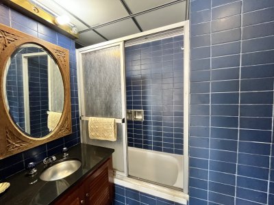 Edificio en la entrada de la peninsula - PLD849A